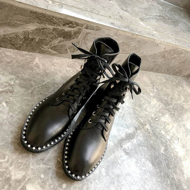 Женские зимние ботильоны с заклепками черные ботинки из натуральной кожи на