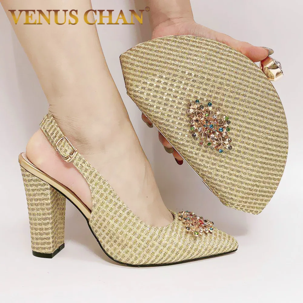 Комплект из итальянских туфель и сумочки с блестками Ярко синие зеленые туфли на