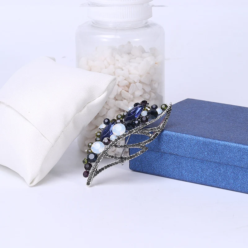 

Beadsland Alloy Inlaid Rhinestone Brooch Leaf Design Fashionable High-end Clothing Accessories Pin Woman Gift MM-969