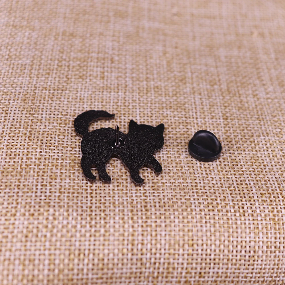 Брошь в виде кошки со скелетом Готическая эмалированная булавка с блестками