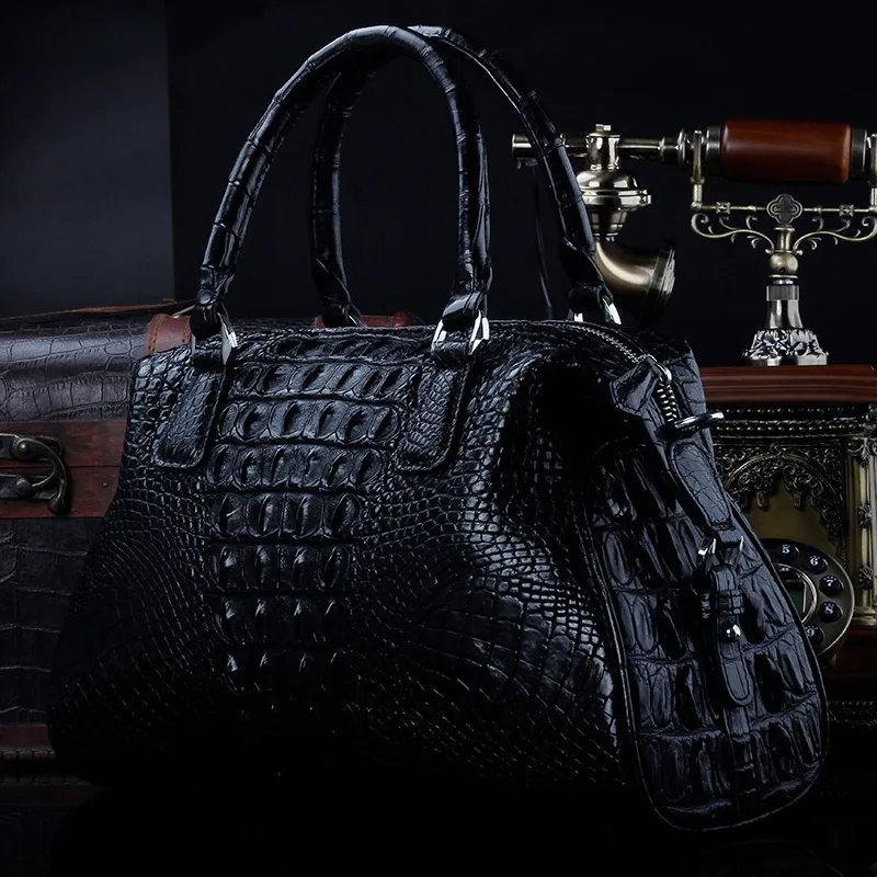 Рисунок 3 - Женская сумка из натуральной кожи аллигатора
