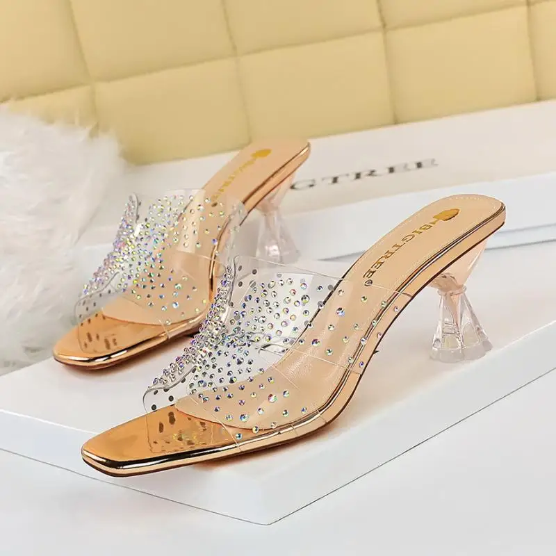 

Новые женские тапочки, женская прозрачная обувь на высоком квадратном каблуке, женские летние модные повседневные сандалии с блестящими ст...