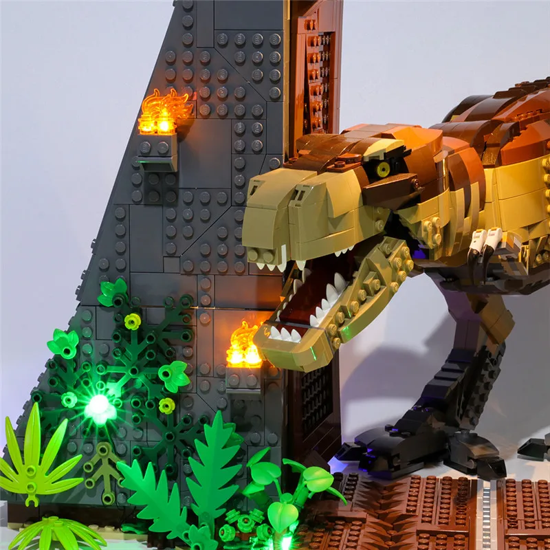 В наличии набор со светодиодсветильник кой для парка Юрского периода T rex Ram