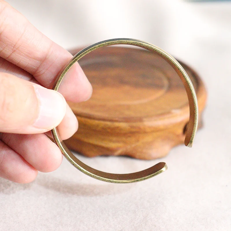 Винтажный медный браслет с геометрическим узором открывающийся из латуни для