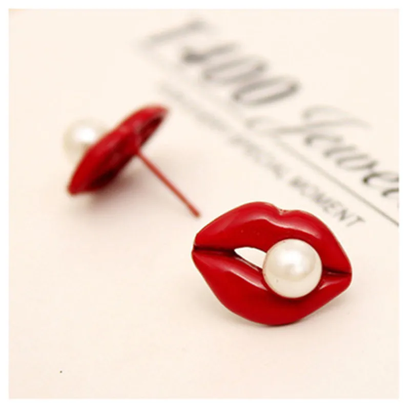 Серьги-гвоздики с красными губами и искусственным белым жемчугом сексуальные