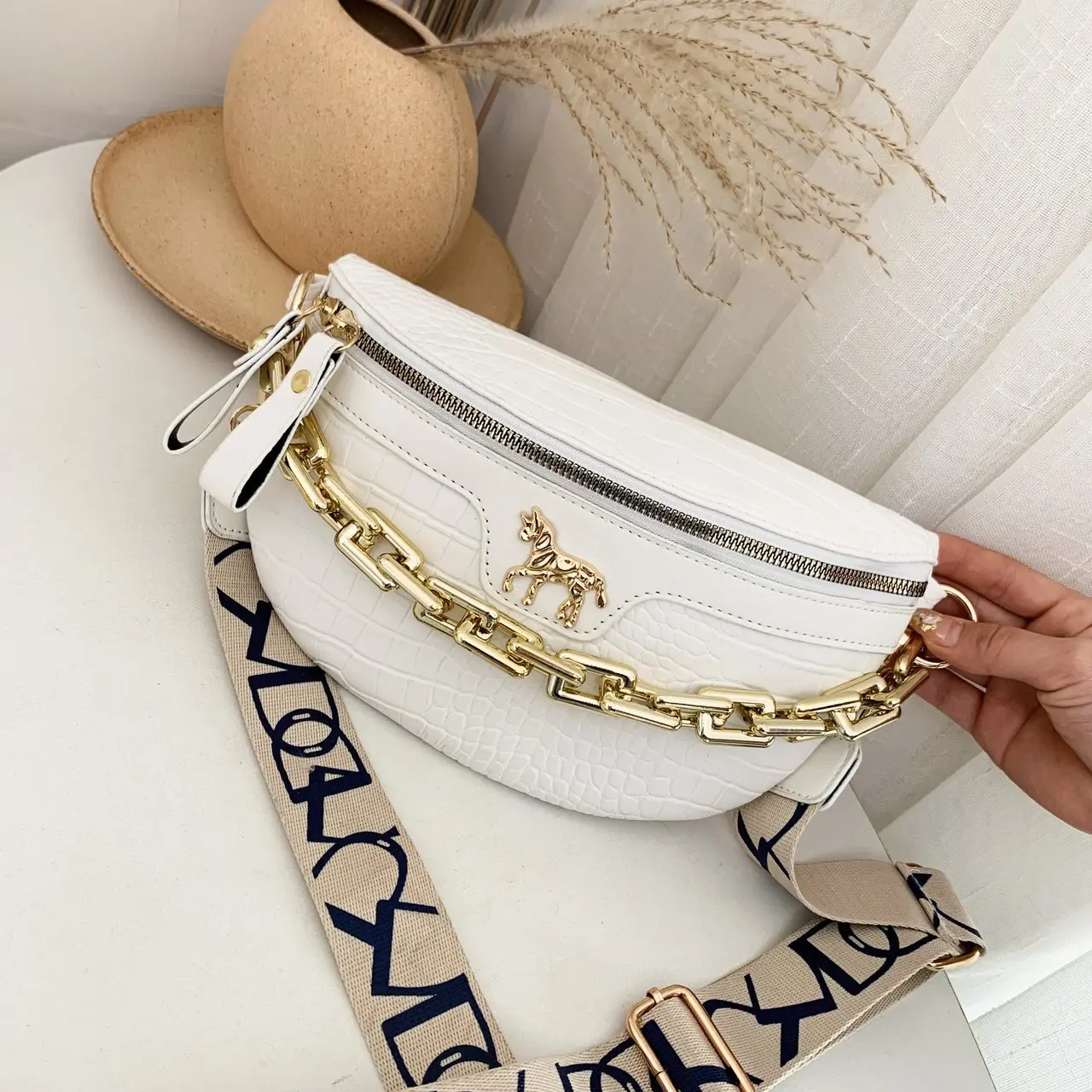 

Thick Chain Women's Fanny Pack Stone leather Waist Bag Shoulder Crossbody Chest Bags Luxury Designer Handbags Female Belt Bag
