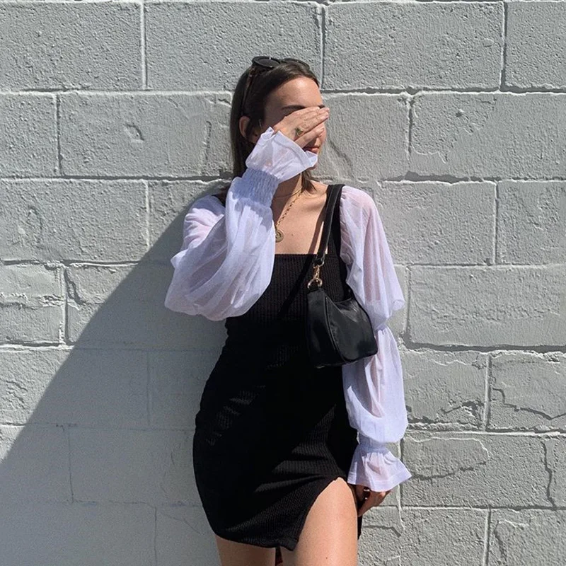 Элегантное сексуальное мини-платье с длинными пышными рукавами в стиле пэчворк