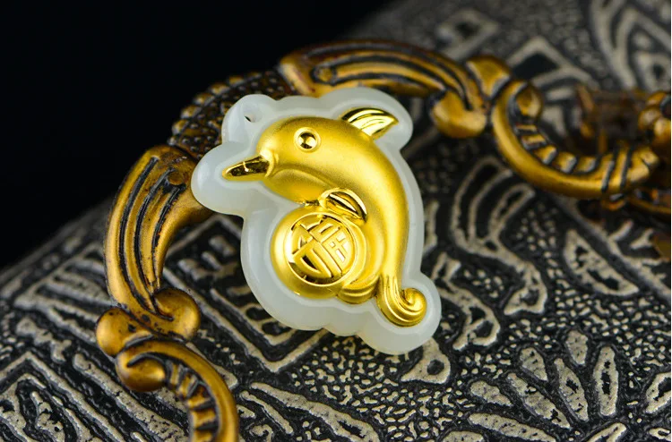 Натуральный китайский сорта хотанской (Hetian) белого нефрита сусальным золотом