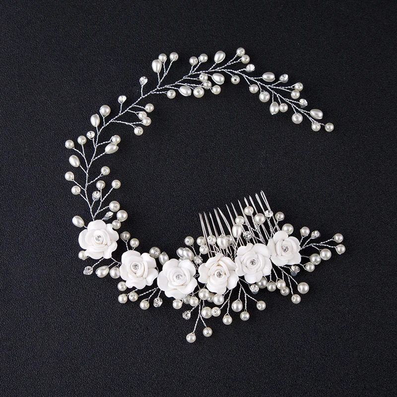 

The bride's hand-made pearl and flower hair belt the bride's wedding accessories headband Flower wedding headband girl