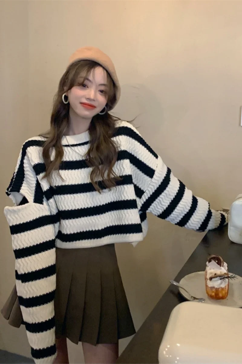 Женский свободный пуловер с отверстиями красный свитер в полоску контрастной