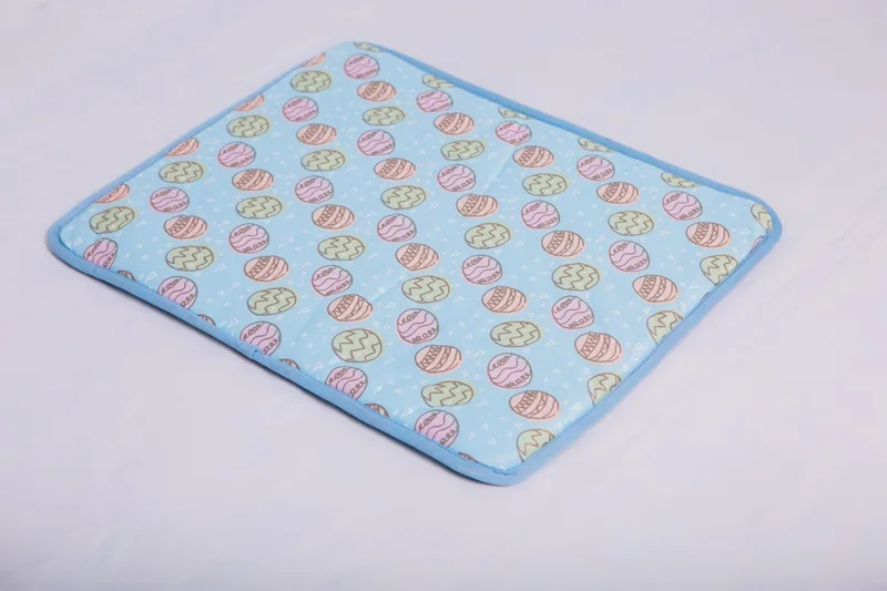 

Pet Ice Mat Summer Cooling Mat Cold Cold Feeling Ice Silk Kennel Mat Self-cooling Cooling Mat