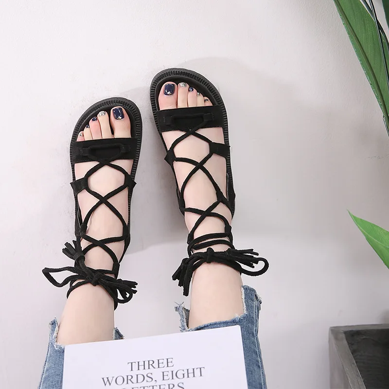 Женские сандалии на плоской подошве гладиаторы рифленой платформе с ремешком