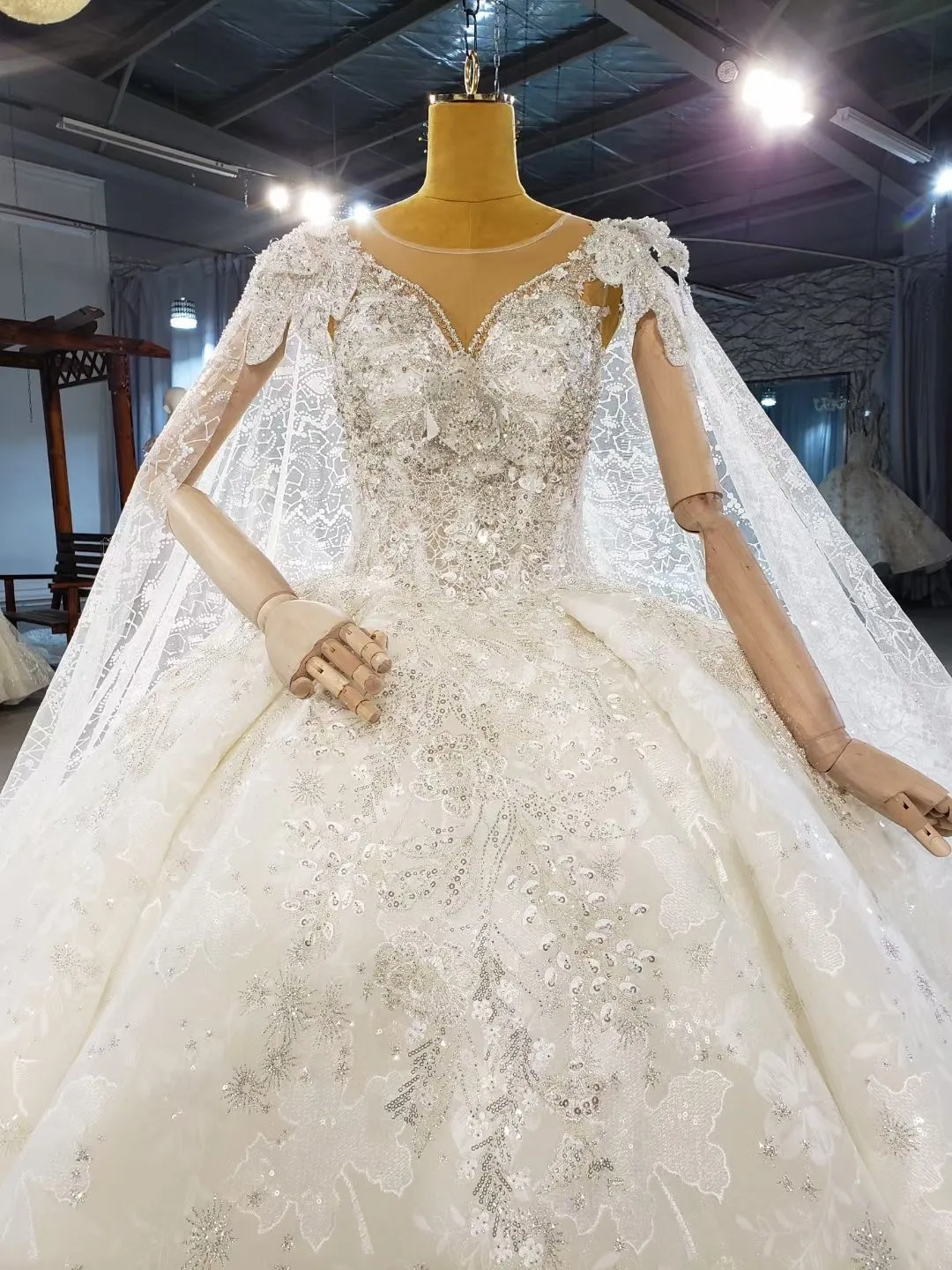 

Gorgeous Beaded Wedding Dresses Royal Long Train Bridal Gown Middle East Crystal Dubai Arabic Bridal Dress Vestido De Noiva