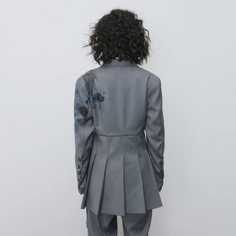 Женский ассиметричный пиджак EAM серый плиссированный свободного кроя с отложным