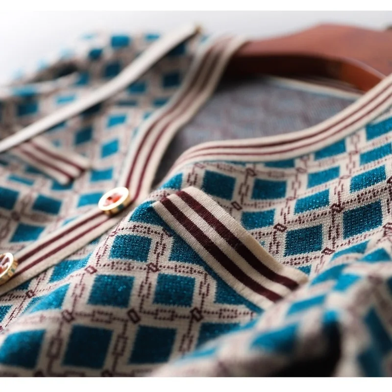 

Шерстяное универсальное трикотажное платье для женщин на весну и осень