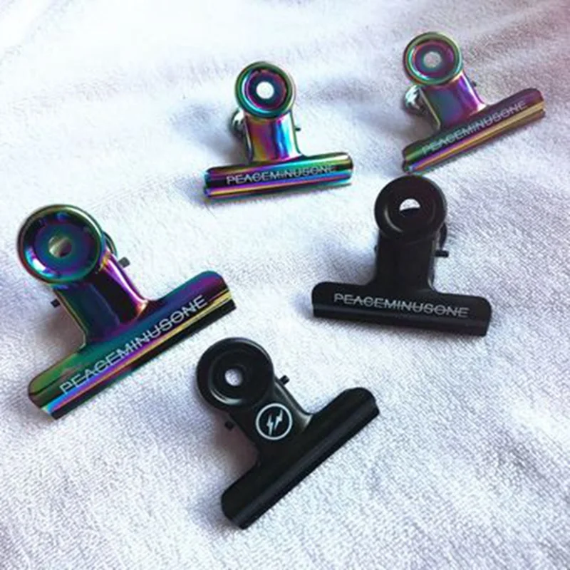 

KPOP Bigbang G-Dragon Personal Album Kwon Ji Young Peaceminusone Laser 53mm Clips Lightning