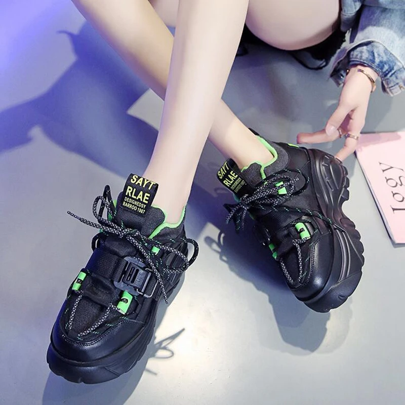 Женские кроссовки на платформе теплые зимние шнуровке толстой плоской