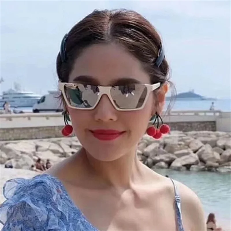 В винтажном стиле С плоскими стеклами и половинной рамкой солнцезащитные очки