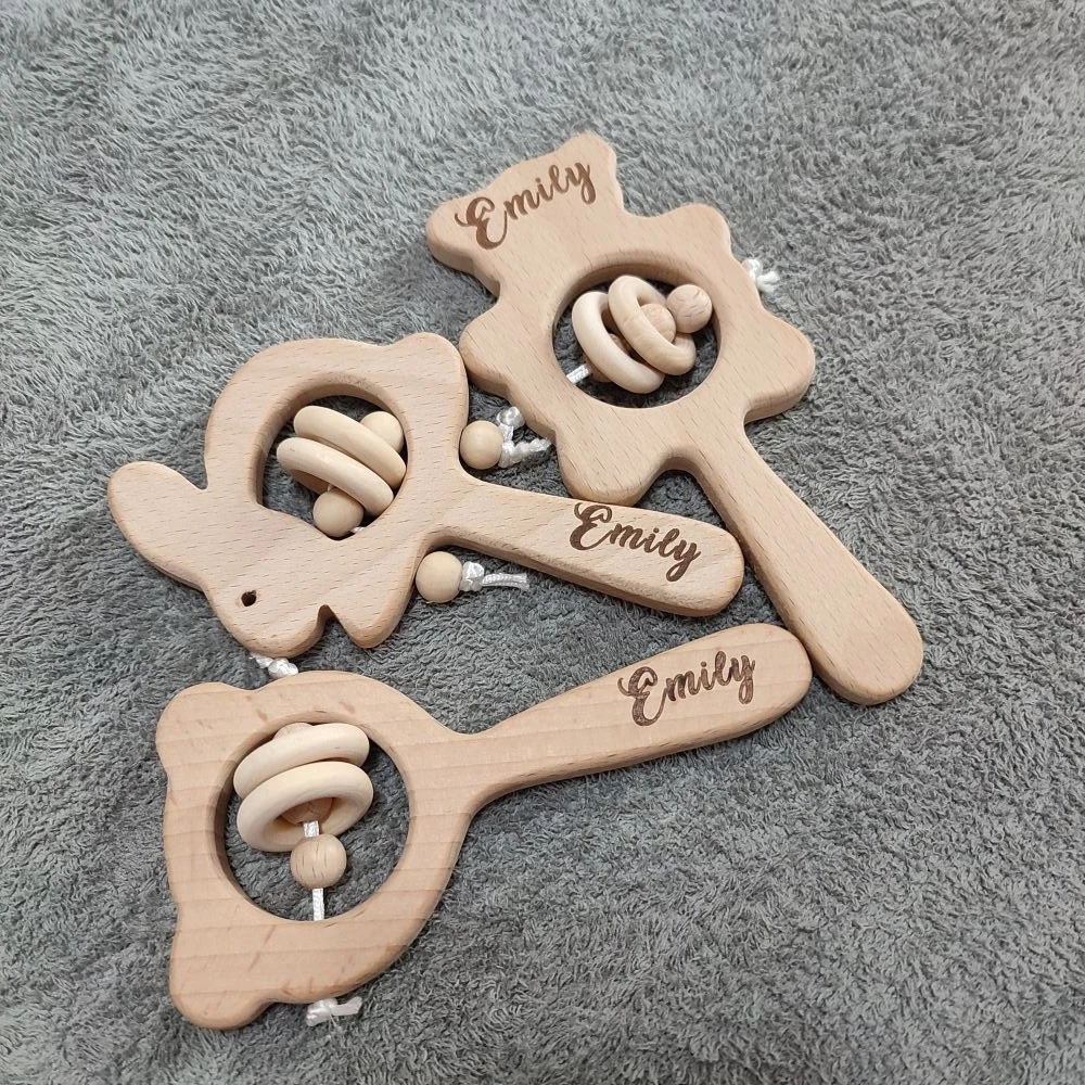 Купи Personalized Baby Wood Rattle Newborn Gift Engraved Teether Custom Name Wood Bear Bunny Kitten Gift Baby Sensory Toy за 227 рублей в магазине AliExpress