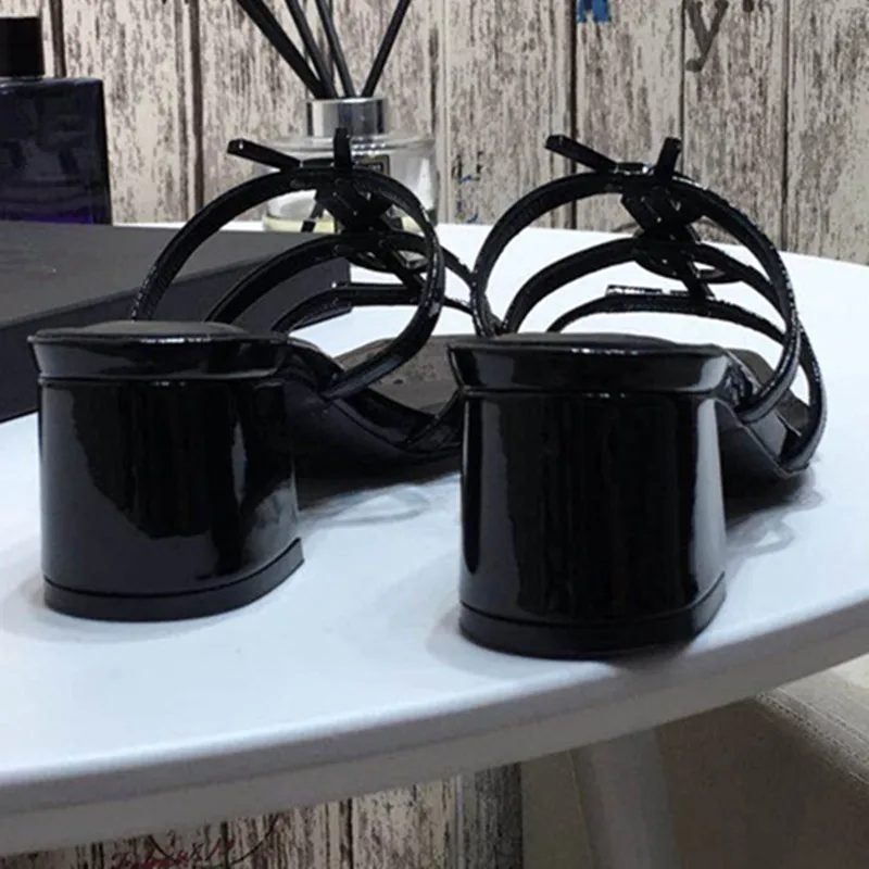 

2021 new letter metal buckle with flat bottom women's sandals bamboo texture open toe women's shoes thin belt shaped buckle