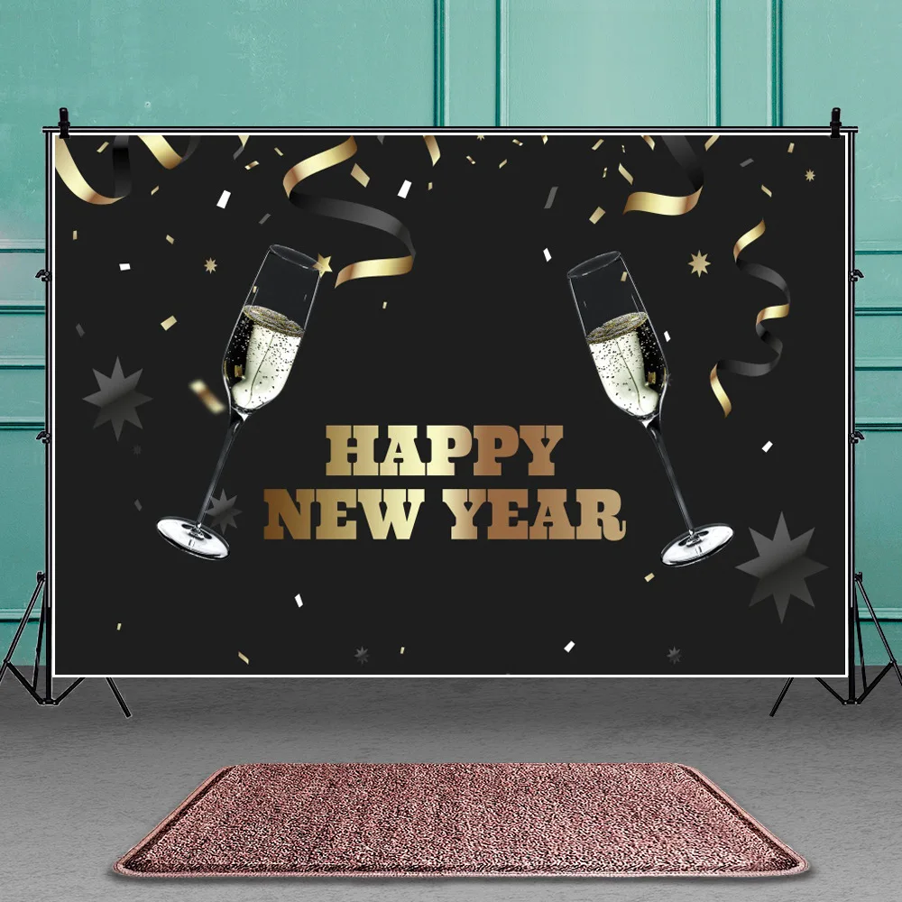 

Черный фон для портретной фотосъемки на день рождения с очками шампанского