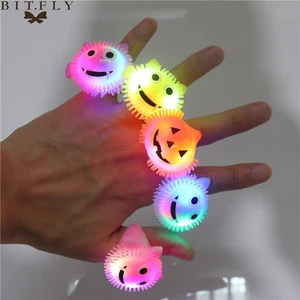 Светящиеся кольца на Хэллоуин, 1 шт., детские светящиеся игрушки для детей, Мультяшные светодиодные кольца на палец, мигающие игрушки, детский подарок на день рождения