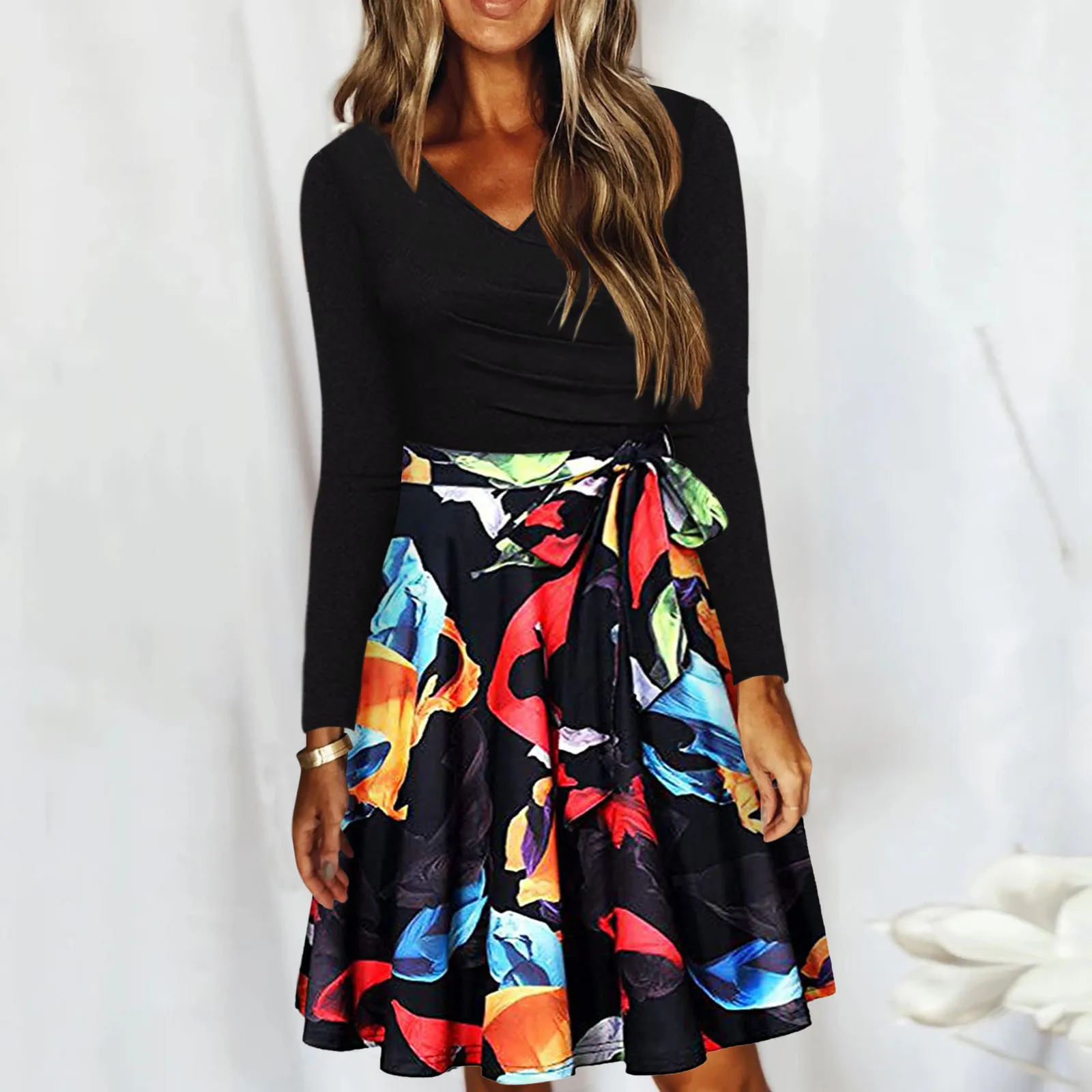 

Женское платье с длинным рукавом, V-образным вырезом