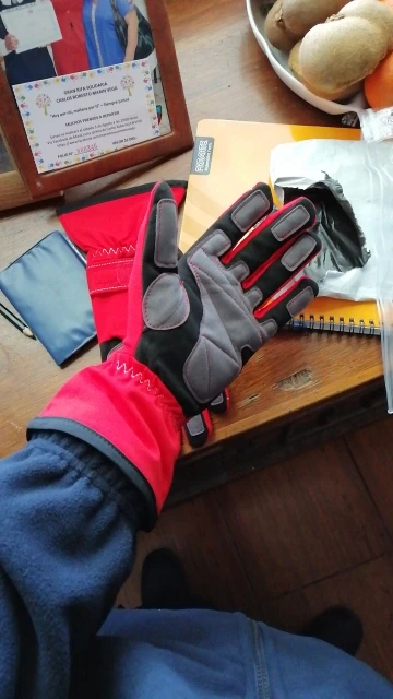 

2021 good riding gloves car racing gloves fit men and women 3 color size M , L ,XL