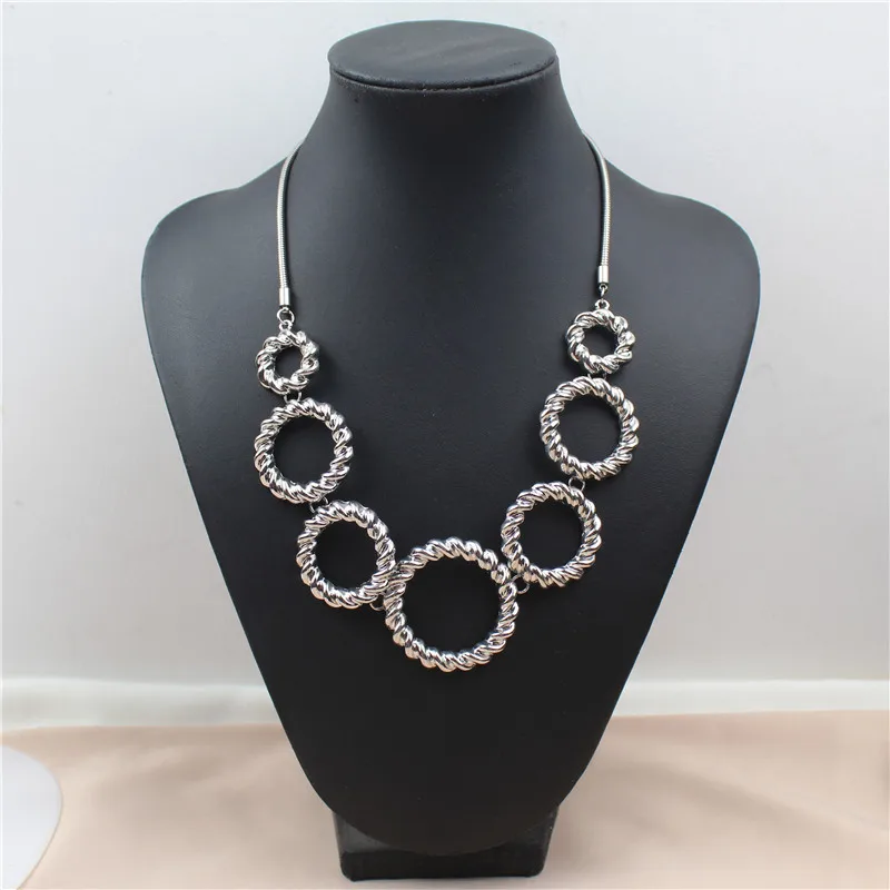 

European and American new alloy hemp wreath individual character exaggerates eardrop necklace suit