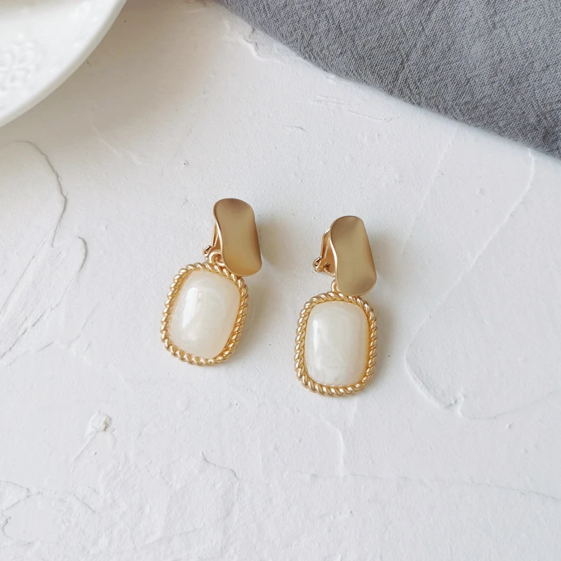 Женские клипсы серьги-гвоздики без пирсинга полимерные с подвесками кубические