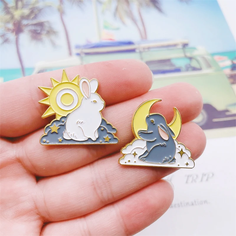 Мультяшные милые животные кролик эмалевые булавки Солнце Луна облака белый
