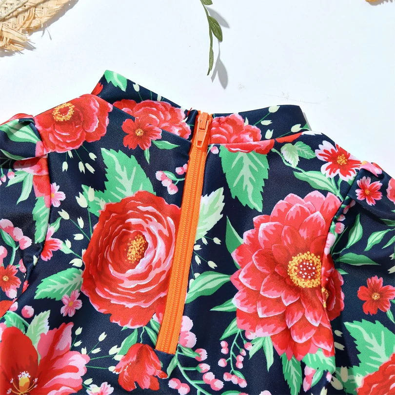 Летний детский купальник для девочек из Бразилии с одним рукавом в виде цветочного принта и воланами.