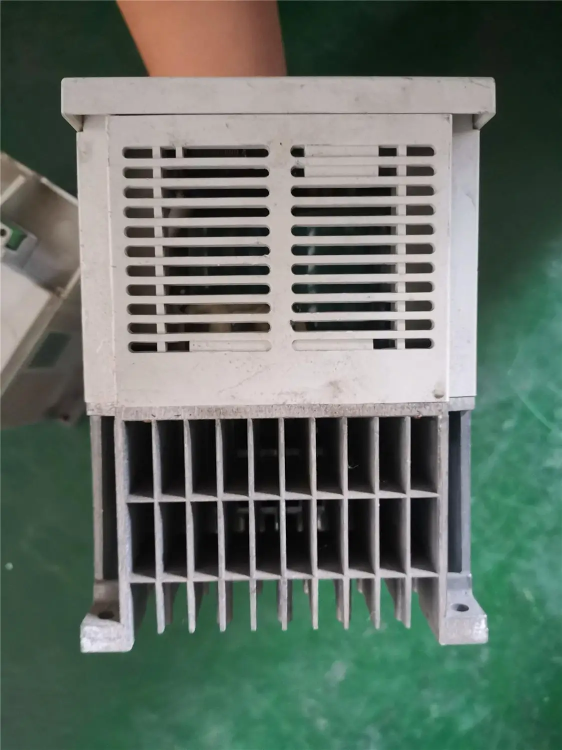 

FR-S540-2.2K-CH инвертор, используется один, 90% ВНЕШНИЙ ВИД НОВЫЙ, тестовые товары, бесплатная доставка