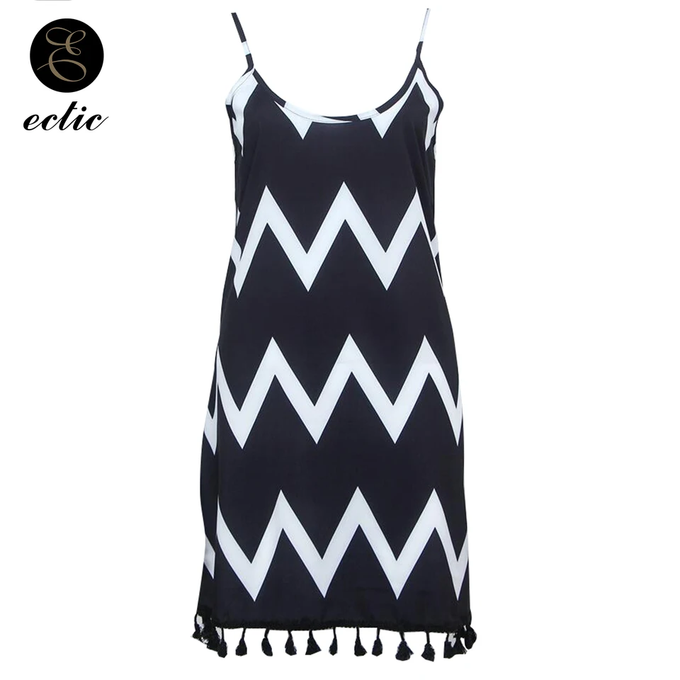 Вечерние нее платье с бахромой и кисточками черное белое в полоску волнистыми