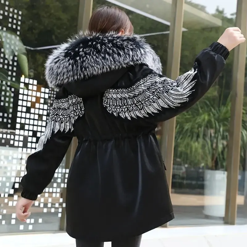 

Парка женская зимняя на натуральном меху, с капюшоном и кроличьей подкладкой