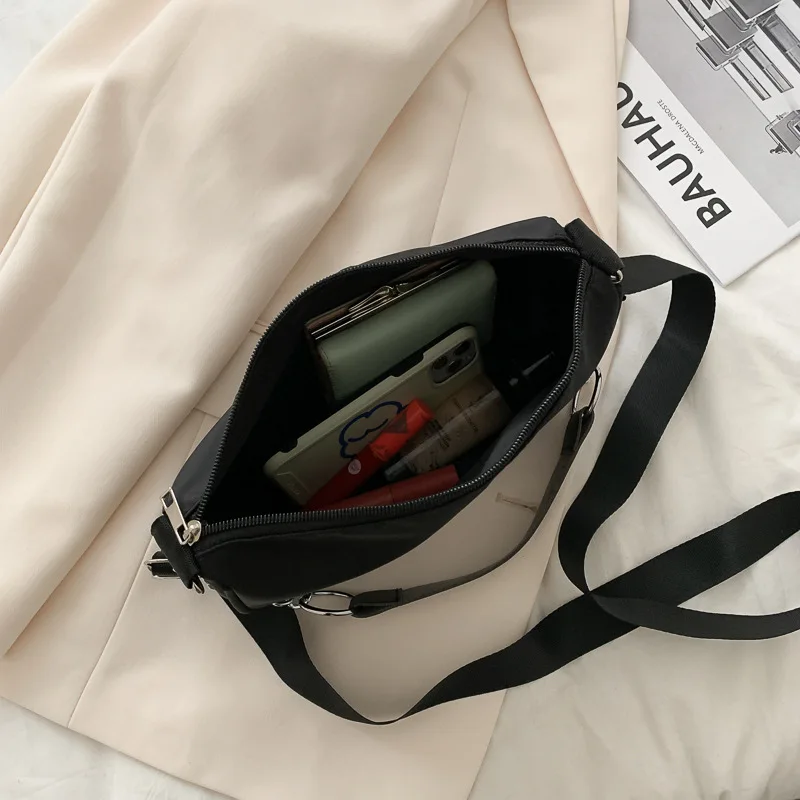 

Trendy Chains Shoulder Bag Women Nylon Black Armpit Bag Vintage Crossbody Bag Designer Girls Street Baguette Bags Lady Handbg