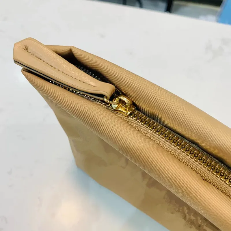 

Top Quality Luxury Brand Cosmetic Bag Zipper Design Luxury Fashion Brand High Capacity Women Travel Portable Makeup Bags