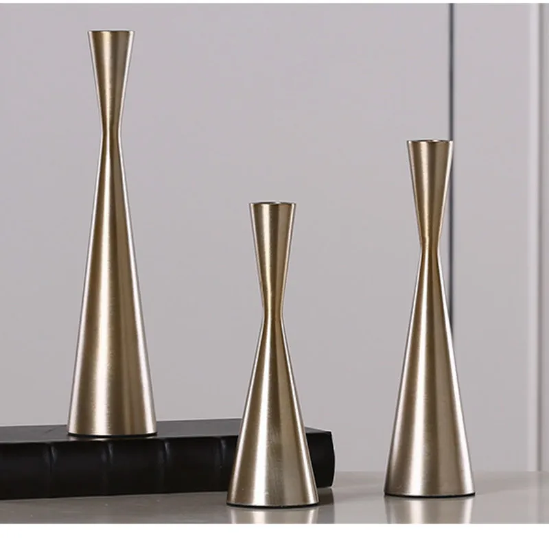 

Creative Home New Home Decoration Simple European Spray Gold Iron Art Candlestick Gift for Wedding Props Romantic Candlestick