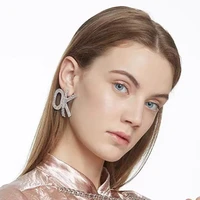 2022 fashion claw chain series popular letters ok metal stud earrings womens jewelry accessories aretes de mujer