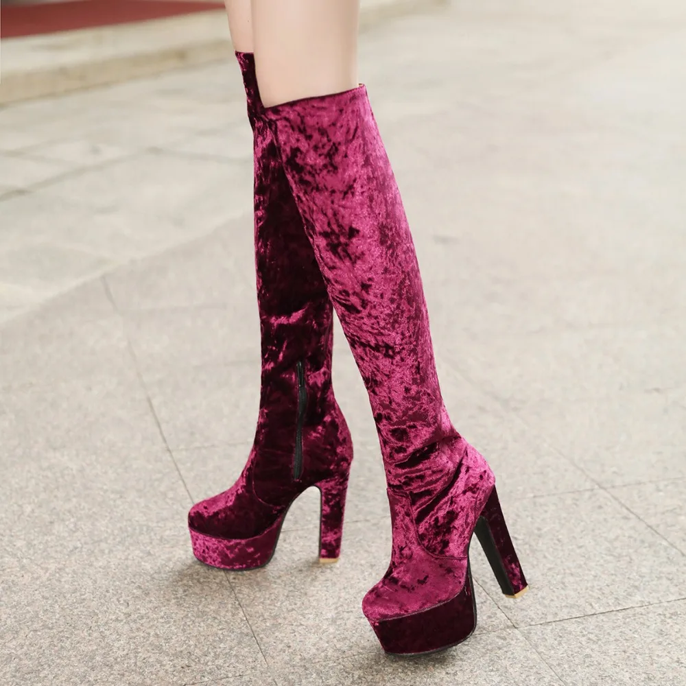 Женские бархатные сапоги до колена на платформе и очень высоком каблуке с