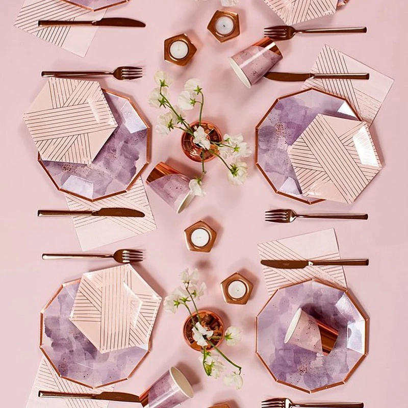 1 Набор одноразовые бумажные тарелки в розовую полоску для украшения