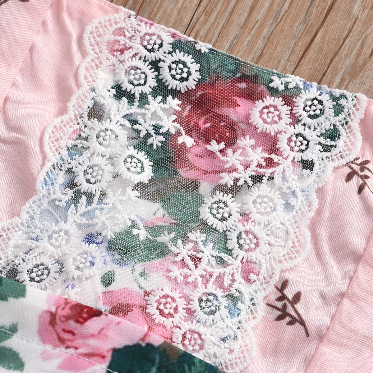 Комбинезон детский летний кружевной с квадратным вырезом и открытой спиной |