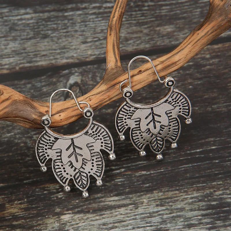 

Новые европейские и американские ретро кленовые листья круглые серьги с бусинами индивидуальные Двойные серьги с большими листьями для же...