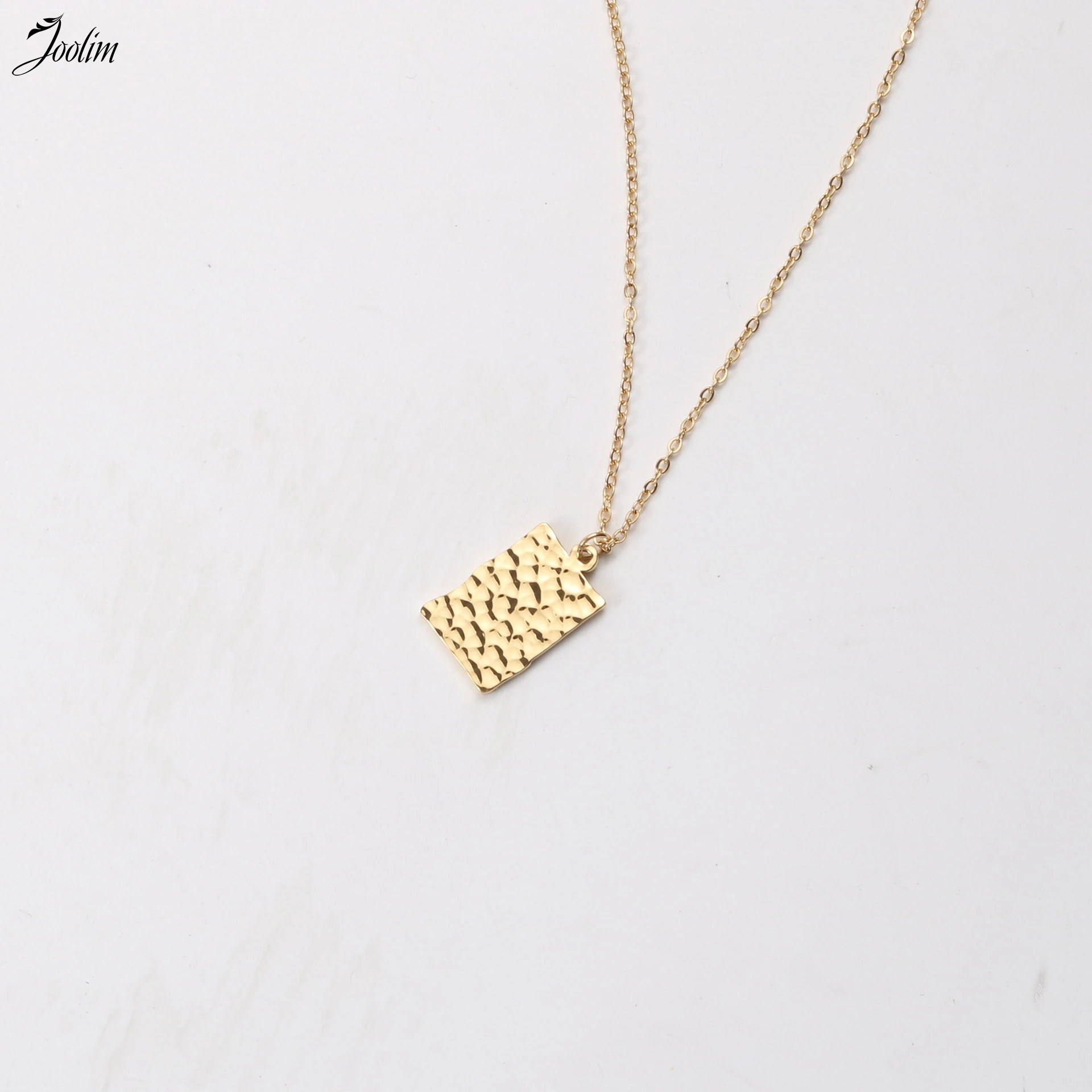 

Joolim Jewelry Wholesale Fashionable Hammer Pattern Gold Coin Pendant Necklace Waterproof Gold Jewelry