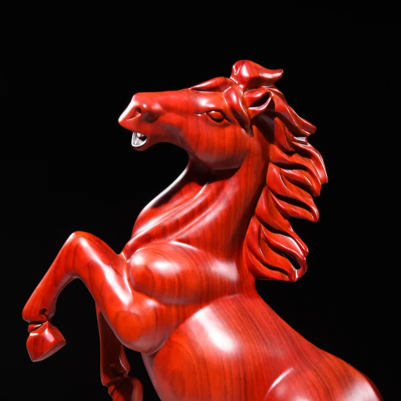 Лошадь из массива красного дерева для успеха | Дом и сад