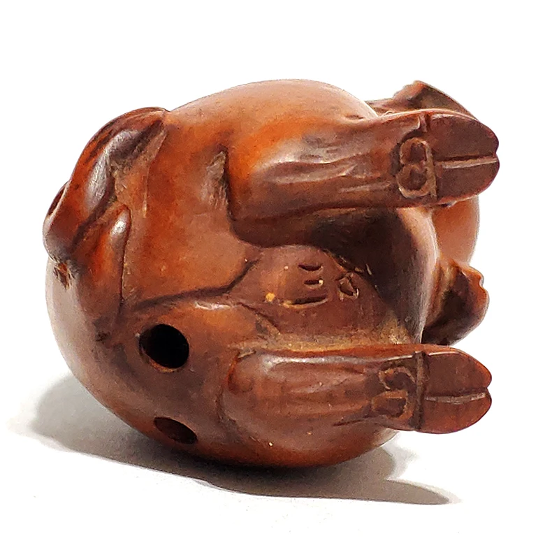 

Y7118 - Lovely 2 inches Hand Carved Boxwood Netsuke: Cute Pig