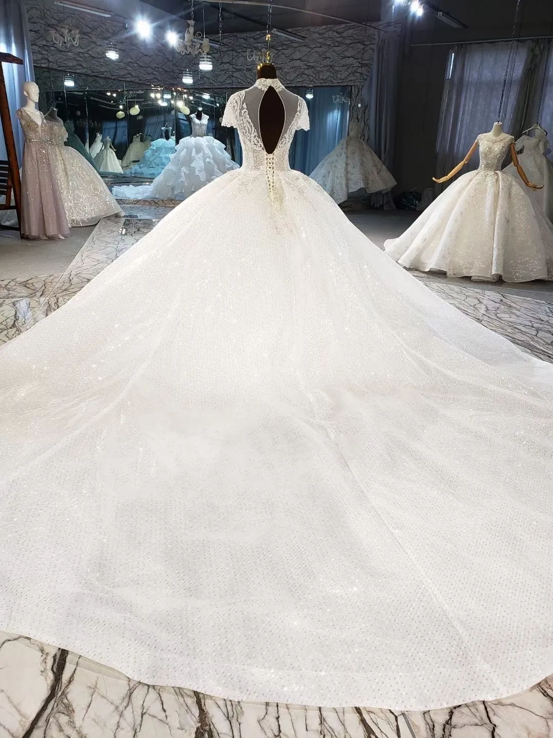 

Boat Neckline Luxury Ball Gown Wedding Dress Lace Appliques Bridal Dress Puffy Ball Gown Ruffles Ball Gown 2021 New Design