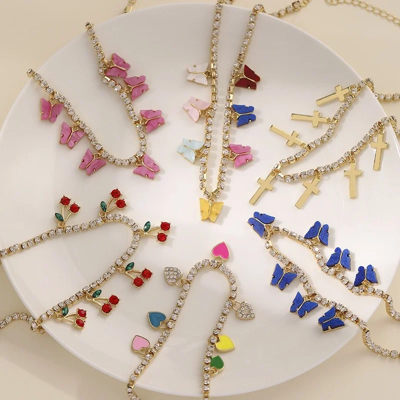 

Crystal Colorful Butterfly Love Pendant Necklace Hip-Hop Jewelry for Women Bling Rhinestone Choker Necklace Statement Jewelry