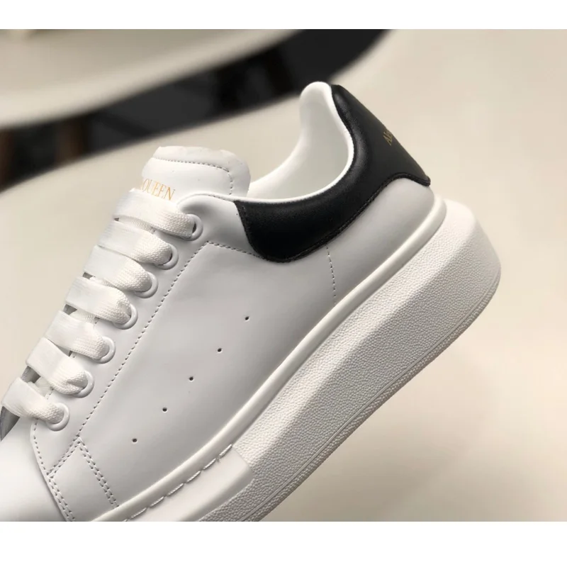 

High-quality Men's and Women's White Shoes, Casual Sports Shoes, Brand Leather Sneakers, Low-top Fashion, Thick-soled Alexander
