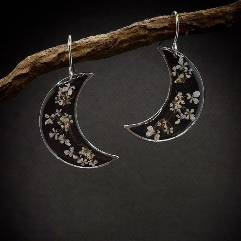 2021 Wholesale Moon Crescent Earrings with Pressed Flowers Resin Dried Floral Jewelry Boho Botanical Earrings Half Moon